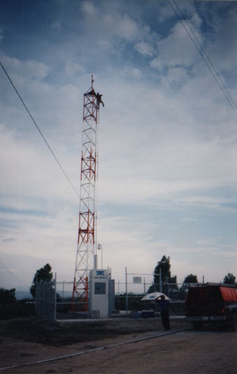 Levantado de un NAM en una torre de radio Telmex